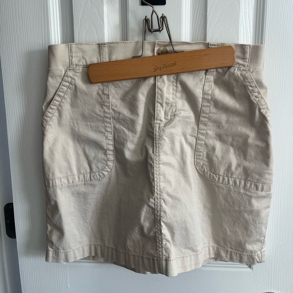 Lee Cream Mini Skirt with Front Pockets